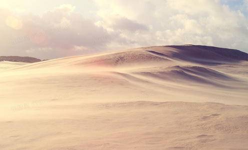 从音符到硝烟：弹道无痕主题曲的战场叙事